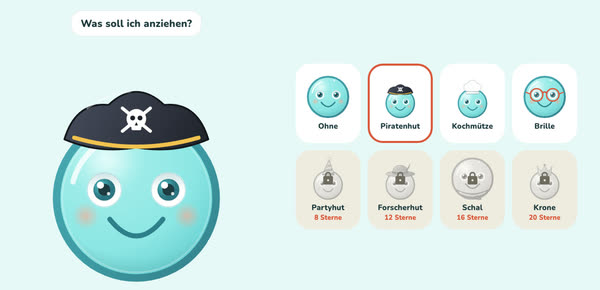 Moxus Schrank in der App: Moxu mit Piratenhut fragt «Was soll ich anziehen?». Daneben «Ohne» und sieben Kostüme; drei Kostüme sind offen, vier zeigen, ab wie vielen Sternen sie sich öffnen, zum Beispiel 8 Sterne für den Partyhut.